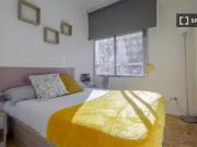 Se alquila habitación en piso de 9 habitaciones en...