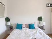 Se alquila habitación en piso luminoso de 3 dormitorios...