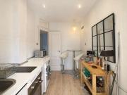 Se alquila habitación en piso luminoso de 3 dormitorios...