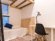 Se alquila habitación en un apartamento de 4 dormitorios...