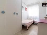 Se alquila habitación en un apartamento de 5 dormitorios...