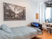 Se alquila habitación en un apartamento de 5 dormitorios...