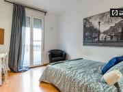 Se alquila habitación en un apartamento de 5 dormitorios...