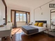 Se alquila habitación en un apartamento de 7 camas,...