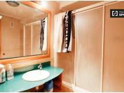 Se alquila habitación en un gran apartamento de 5...