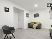 Se alquila habitación fresca en un apartamento de 8...