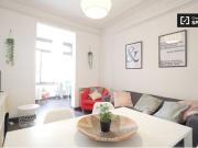 Se alquila habitación grande en amplio apartamento de 6...