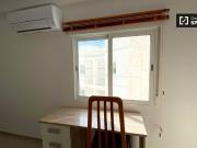 Se alquila habitación grande en apartamento de 4...