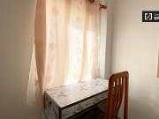 Se alquila habitación grande en apartamento de 4...