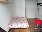 Se alquila habitación grande en apartamento de 8...