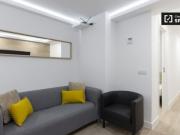 Se alquila habitación luminosa en apartamento de 8...