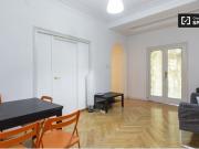 Se alquila habitación luminosa en apartamento de 9...