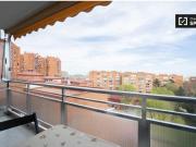 Se alquila habitación luminosa en un hermoso apartamento...