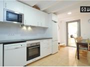 Se alquila habitación moderna en apartamento de 5...