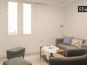 Se alquila habitación moderna en apartamento de 8...