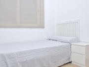 Se alquila habitación ordenada en apartamento de 4...