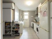 Se alquila habitación ordenada en apartamento de 8...