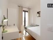 Se alquila habitación ordenada en piso de 5 habitaciones...