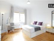 Se alquila habitación ordenada en un apartamento de 7...