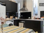 Se alquila habitación para mujer en piso de 3...