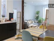 Se alquila habitación para mujer en piso de 3...