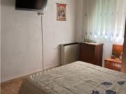 Se alquila habitación para mujer en piso de 4...