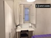 Se alquila habitación para mujeres en piso de 4...