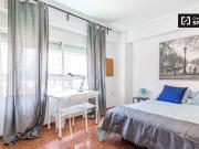 Se alquila habitación sencilla en apartamento de 9...