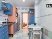 Se alquila habitación soleada en apartamento de 4...