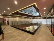 Se Alquila local comercial de 170 m2 en centro comercial...