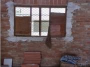 Se alquila local comercial en bruto con periodo de carencia