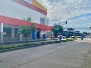 Se alquila local con mezzanine en machala