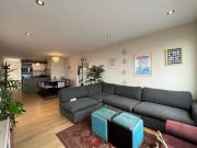 SE ALQUILA MODERNO DEPARTAMENTO EN PUNTA