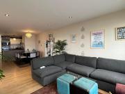 SE ALQUILA MODERNO DEPARTAMENTO EN PUNTA