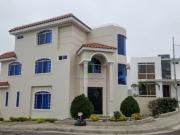 SE ALQUILA O SE VENDE CASA EN MANTA BEACH