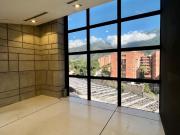 Se alquila oficina con muebles 316m2