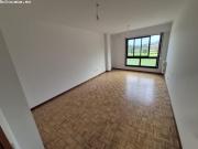 Se alquila piso con terraza en Narón