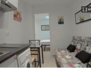 Se alquila piso de 1 dormitorio en Berruguete. Pago de...