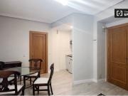 Se alquila piso de 1 dormitorio en Cortes, Madrid,...