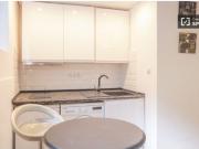 Se alquila piso de 1 dormitorio en Valdezarza, gastos...