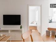 Se alquila piso de 2 habitaciones en Castellana, no se...