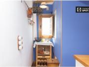 Se alquila piso de 2 habitaciones en Embajadores, gastos...