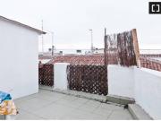 Se alquila piso de 2 habitaciones en Embajadores, gastos...