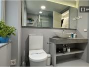 Se alquila piso de 2 habitaciones en Embajadores, gastos...