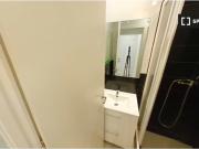 Se alquila piso de 2 habitaciones en Embajadores sin...