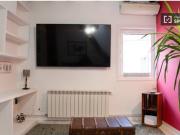 Se alquila piso de 2 habitaciones en Embajadores, todos...