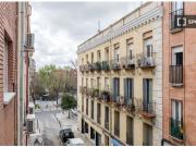 Se alquila piso de 2 habitaciones en Embajadores, todos...