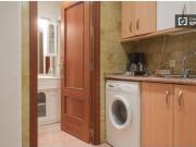 Se alquila piso de 2 habitaciones en Embajadores, wifi...