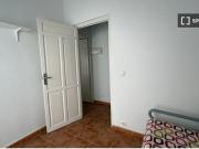 Se alquila piso de 2 habitaciones en Grupo Renfe...