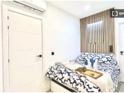 Se alquila piso de 2 habitaciones en Jerónimos, gastos...